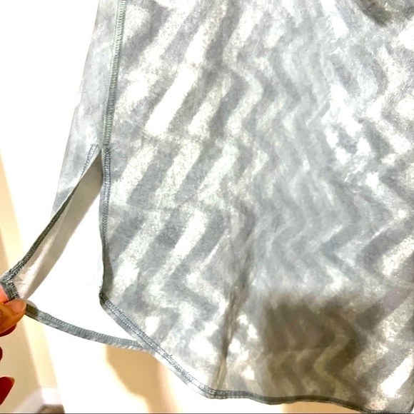 Lululemon Venus Tank in Grey womens size 8 - Picture 9 of 11